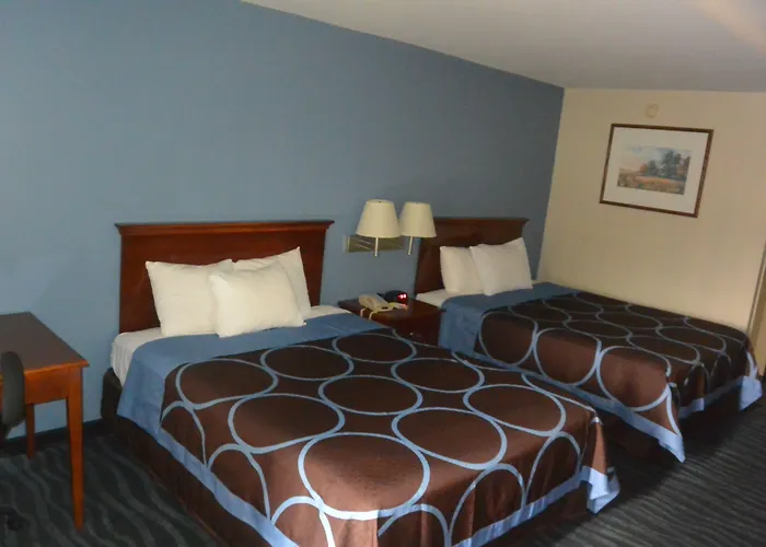 Days Inn By Wyndham Clarksville North Exit 4